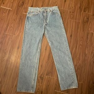 Levi 501 33x32 button fly